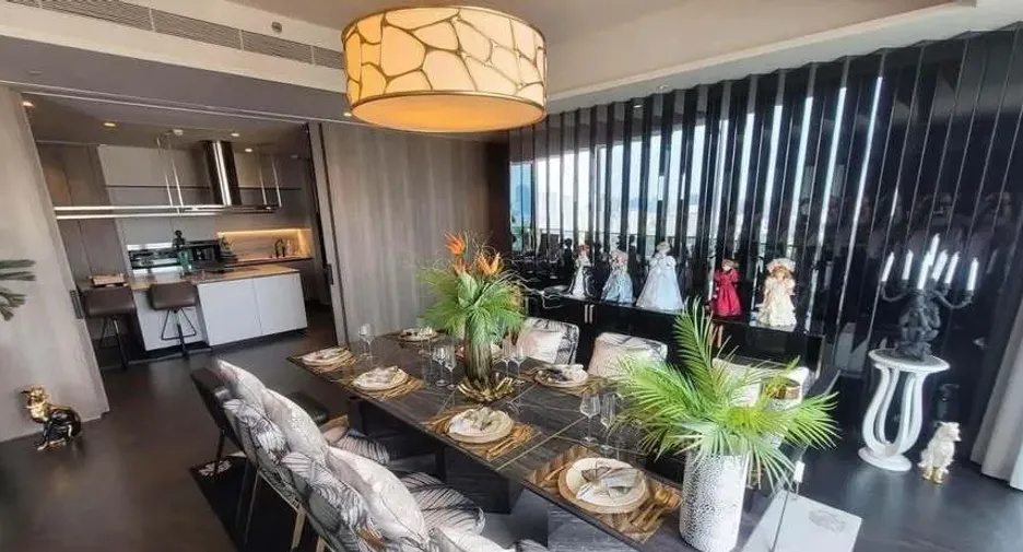 For sale 4 bedrooms condo in Watthana, Bangkok