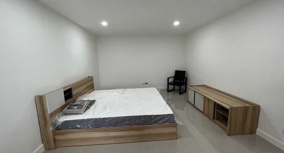 For rent 1 bed condo in Sathon, Bangkok