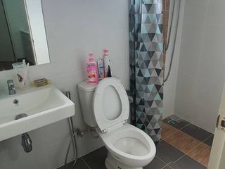 Casa adosada en venta de 3 habitaciones en Bang Sao Thong, Samut Prakan