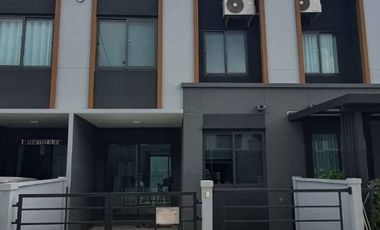 À vendre 3 chambres maison de ville à Bang Sao Thong, Samut Prakan
