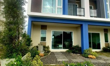 Reihenhaus zum Kauf mit 3 Zimmer in Khlong Sam Wa, Bangkok