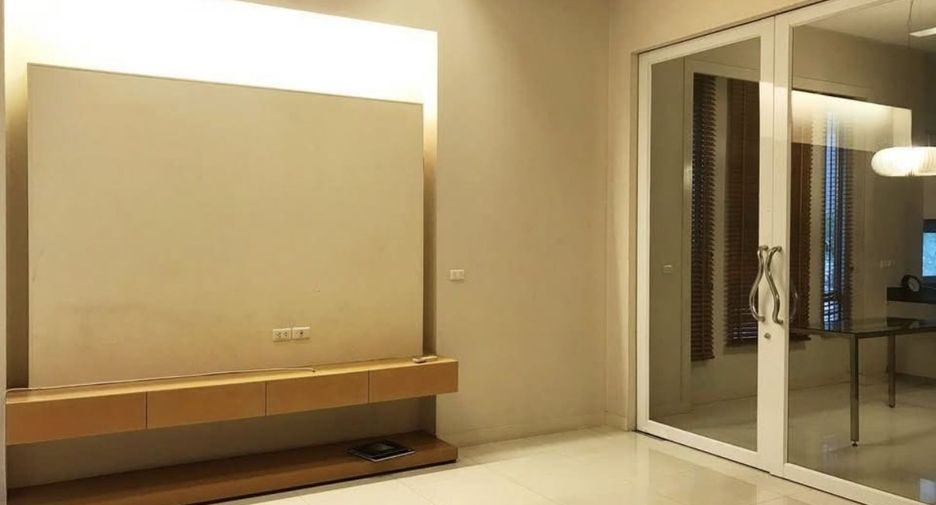 For rent 3 bedrooms house in Wang Thonglang, Bangkok