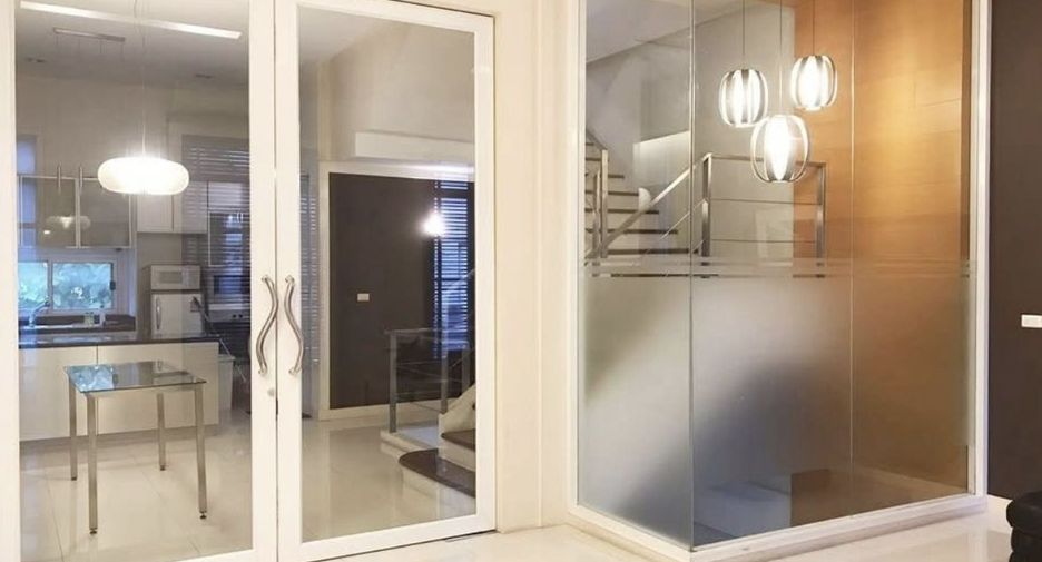 For rent 3 bedrooms house in Wang Thonglang, Bangkok