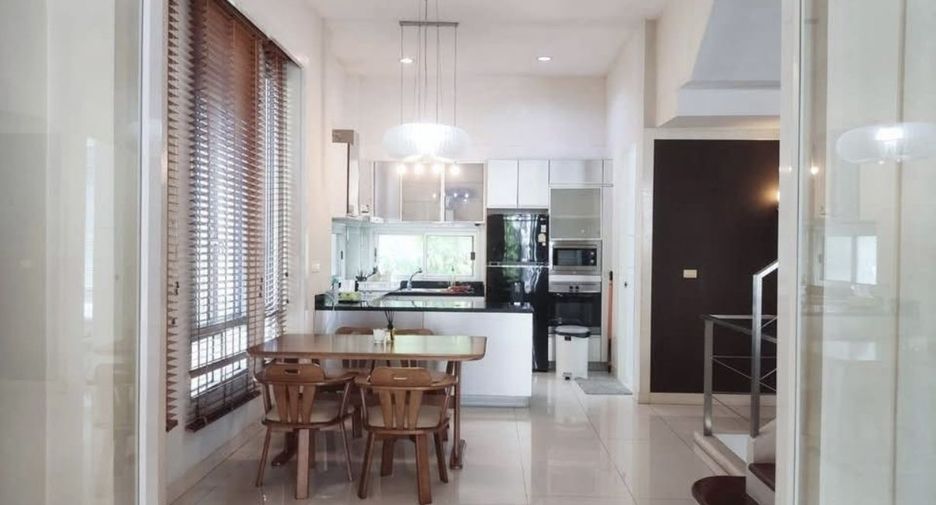 For rent 3 bedrooms house in Wang Thonglang, Bangkok