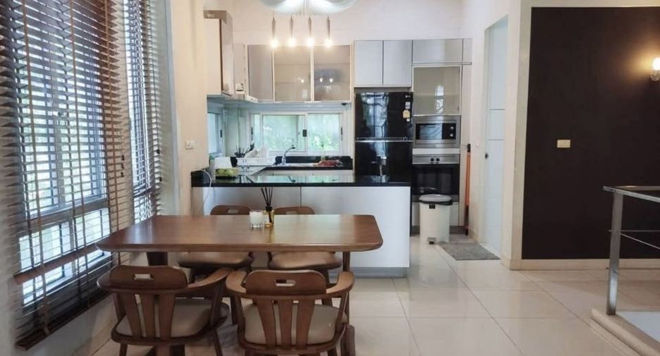 For rent 3 bedrooms house in Wang Thonglang, Bangkok