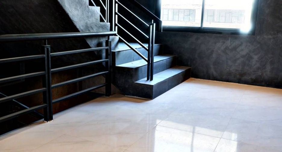 For rent 3 bedrooms retail Space in Thawi Watthana, Bangkok