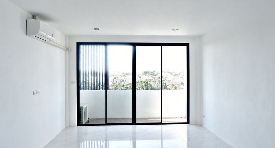For rent 3 bedrooms retail Space in Thawi Watthana, Bangkok