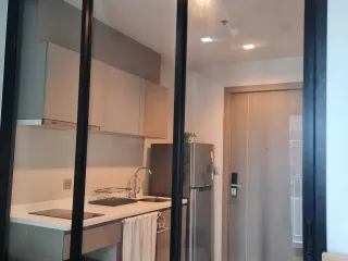 À louer studio condo à Huai Khwang, Bangkok