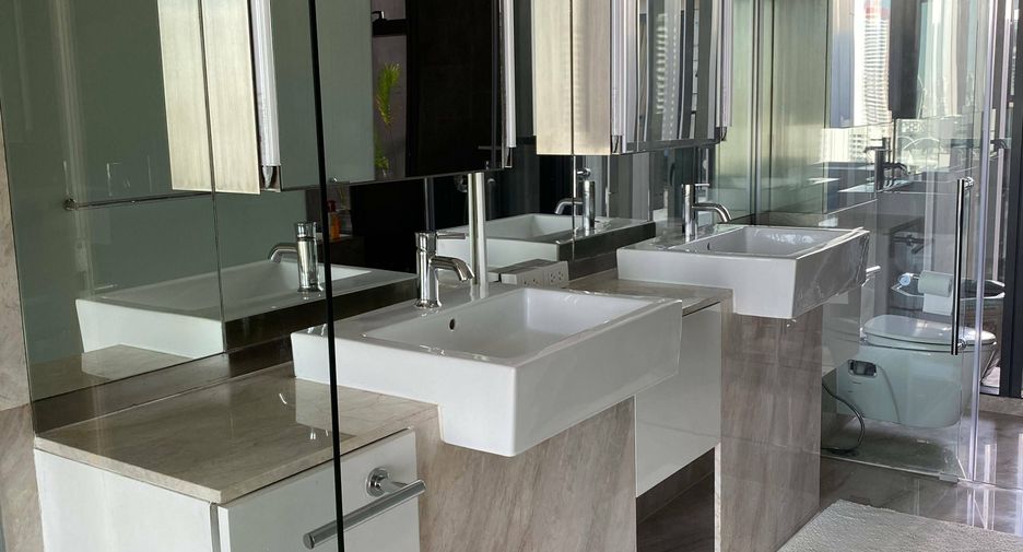 For rent 3 bedrooms condo in Sathon, Bangkok