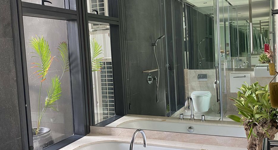 For rent 3 bedrooms condo in Sathon, Bangkok