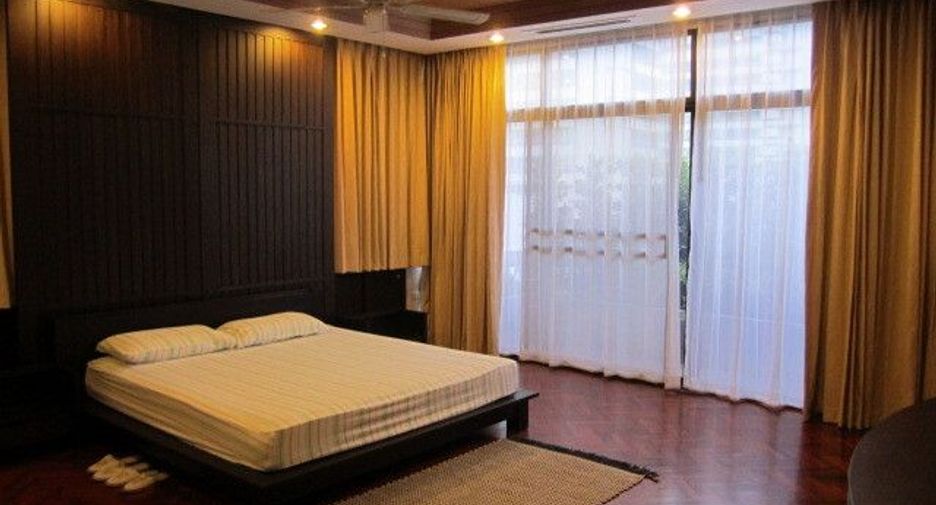 For rent 4 bedrooms condo in Watthana, Bangkok