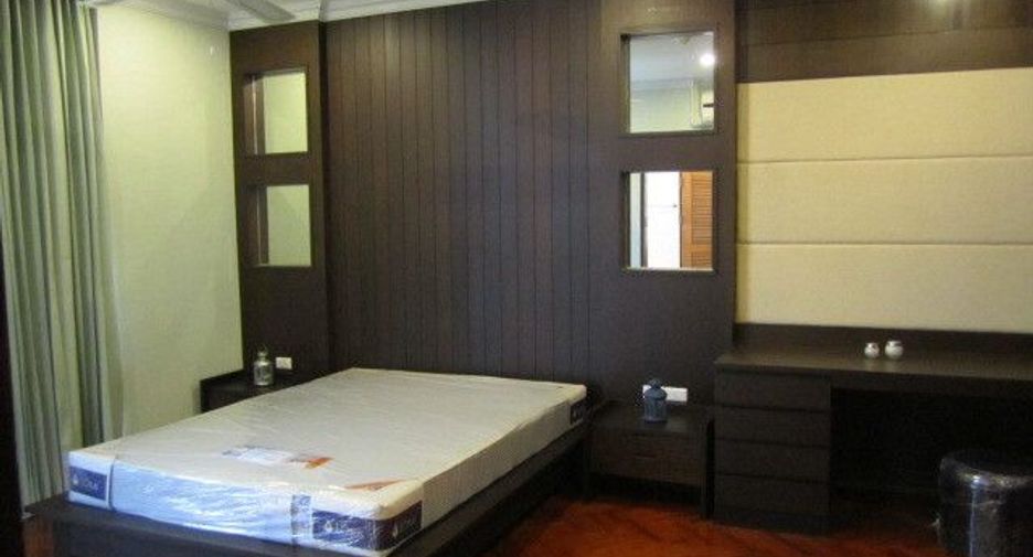 For rent 4 bedrooms condo in Watthana, Bangkok