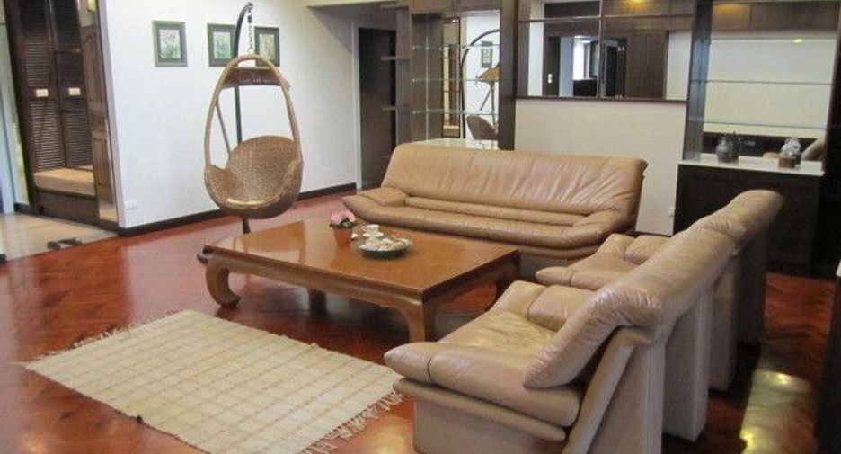 For rent 4 bedrooms condo in Watthana, Bangkok