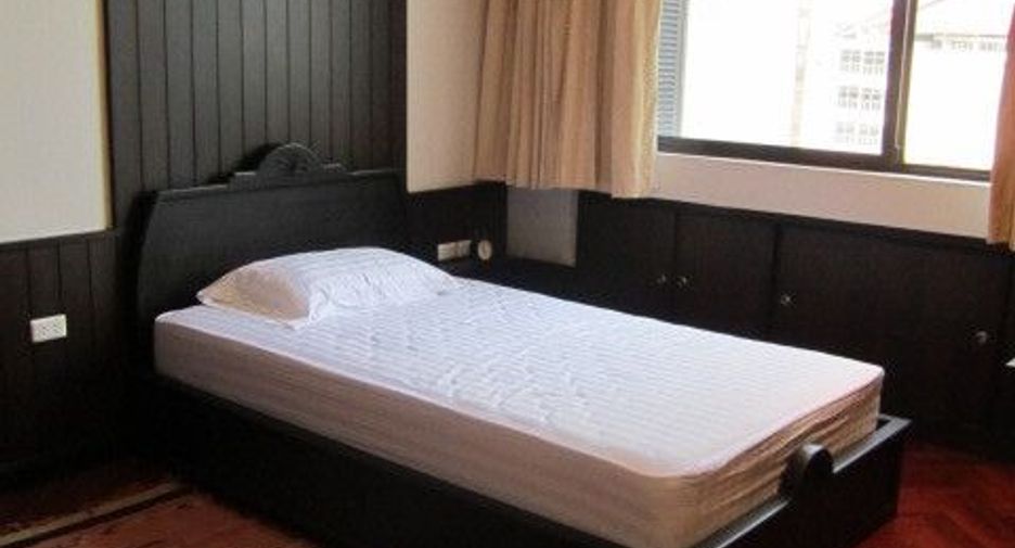 For rent 4 bedrooms condo in Watthana, Bangkok