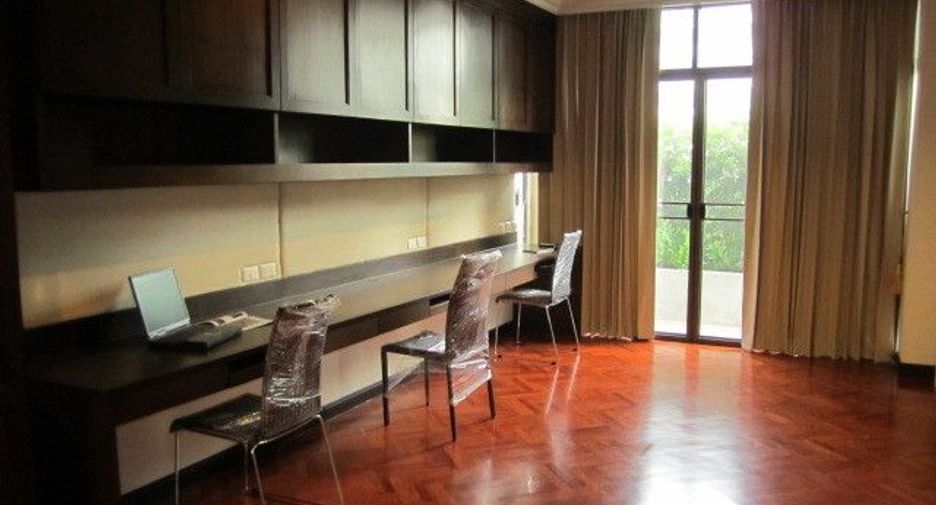 For rent 4 bedrooms condo in Watthana, Bangkok