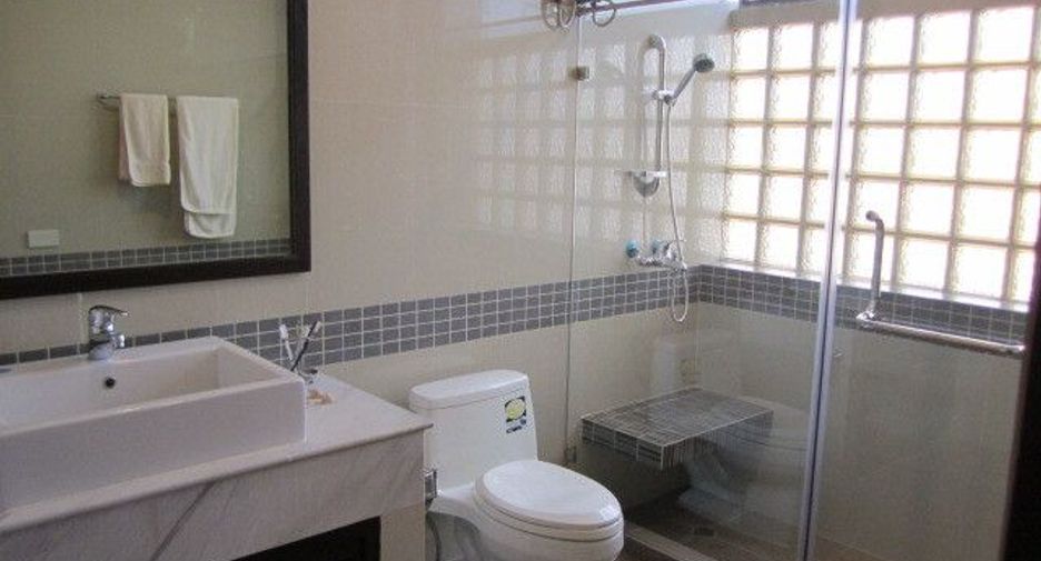 For rent 4 bedrooms condo in Watthana, Bangkok