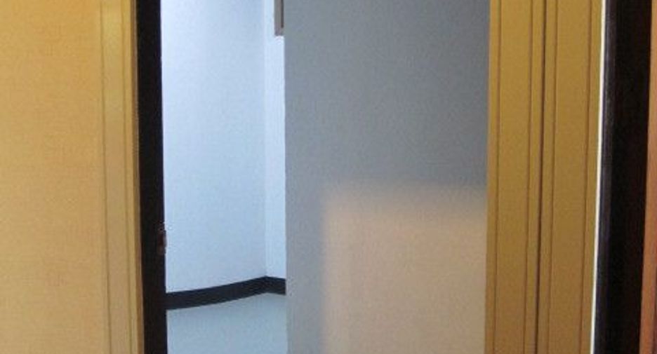 For rent 4 bedrooms condo in Watthana, Bangkok