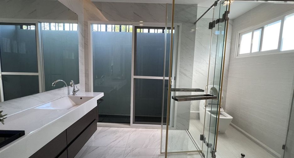 For sale 4 bedrooms house in Bang Phli, Samut Prakan