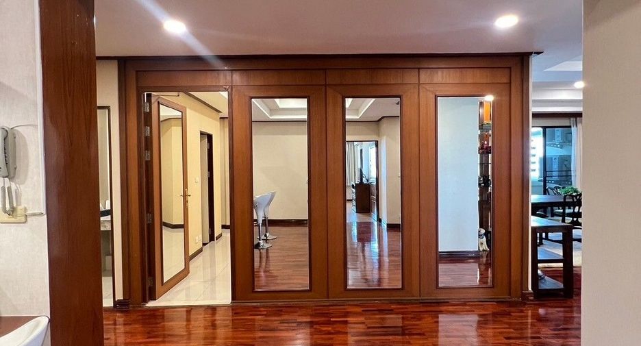 À vendre 4 chambres condo à Watthana, Bangkok