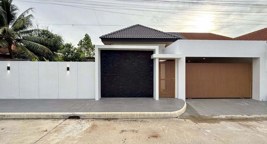 For sale 3 bedrooms villa in Mueang Phuket, Phuket