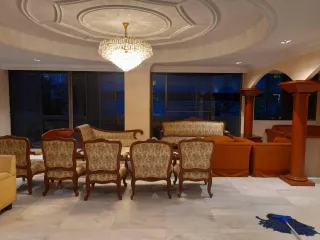 À louer 4 chambres condo à Khlong Toei, Bangkok