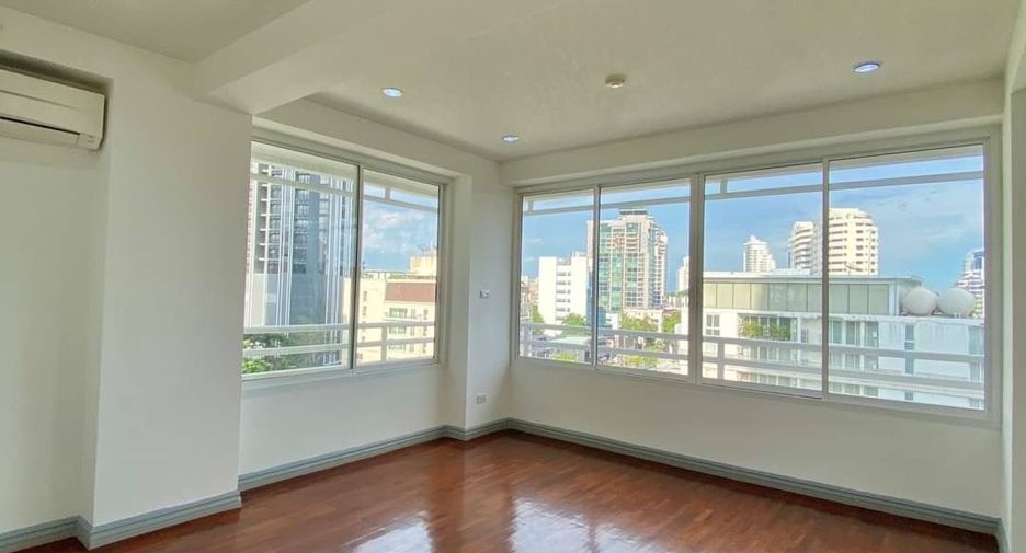 For rent 4 bedrooms apartment in Watthana, Bangkok