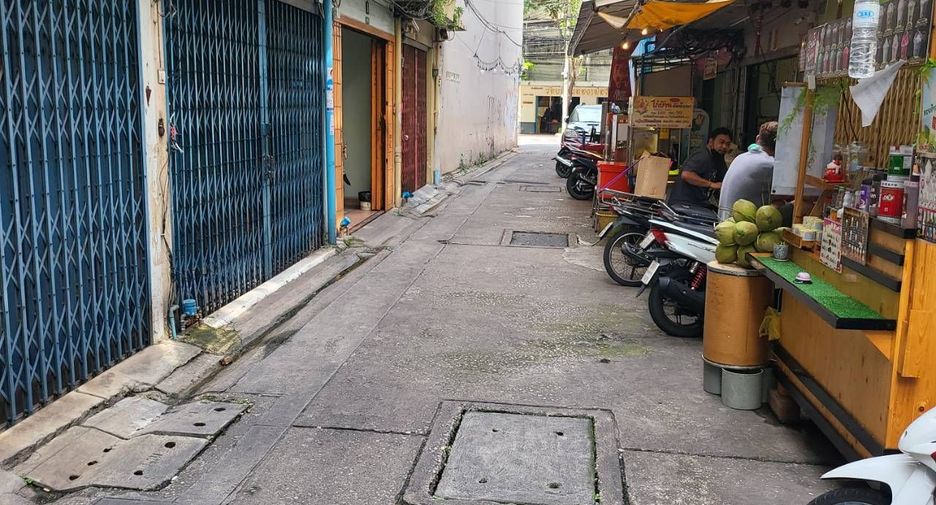 For sale 1 bed retail Space in Pom Prap Sattru Phai, Bangkok