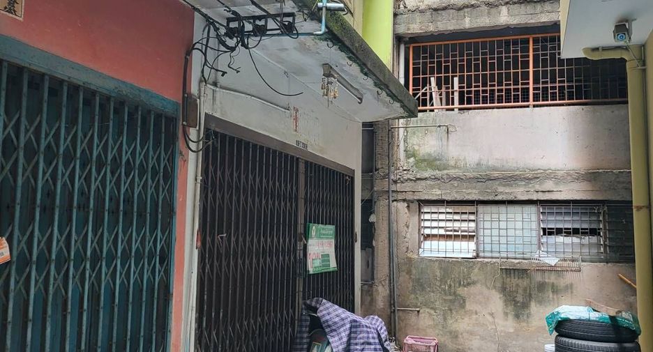 For sale 1 bed retail Space in Pom Prap Sattru Phai, Bangkok