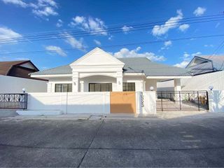 Casa en venta de 3 habitaciones en Thalang, Phuket