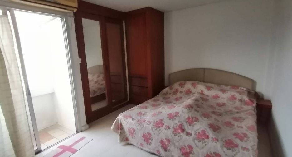 For sale 3 bedrooms townhouse in Bang Khen, Bangkok