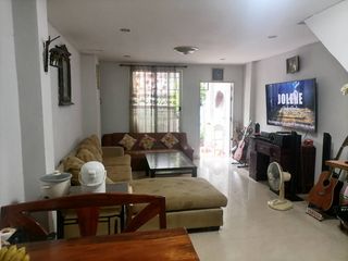 Casa adosada en venta de 3 habitaciones en Bang Khen, Bangkok