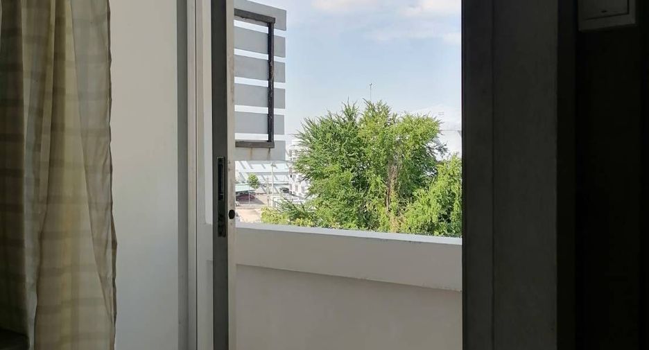 For sale 3 bedrooms townhouse in Bang Khen, Bangkok