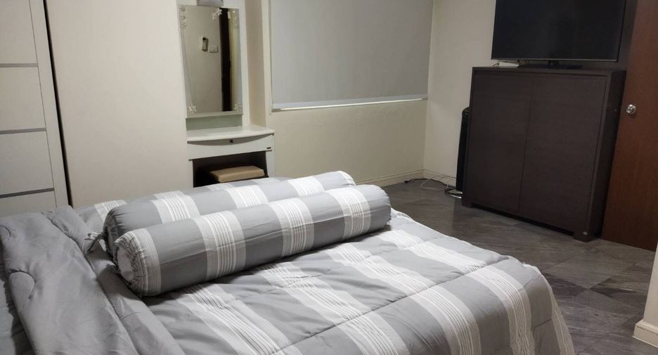 For rent 2 bedrooms condo in Sathon, Bangkok
