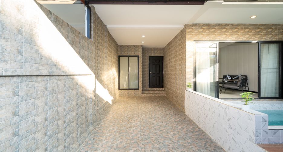 For sale 4 bedrooms townhouse in Thalang, Phuket