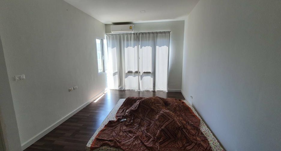 For rent 3 bedrooms townhouse in Bang Phli, Samut Prakan