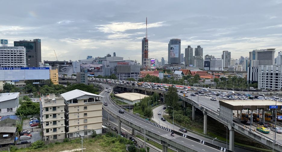 For rent 1 bed condo in Huai Khwang, Bangkok