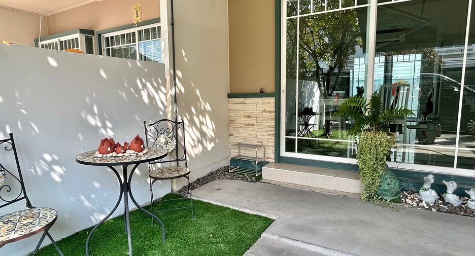 For rent 2 bedrooms townhouse in Bang Phli, Samut Prakan