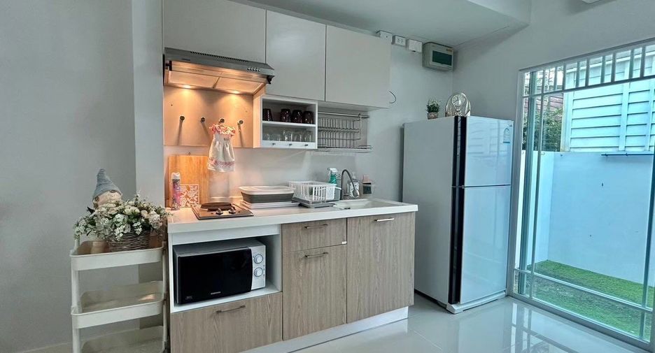 For rent 2 bedrooms townhouse in Bang Phli, Samut Prakan