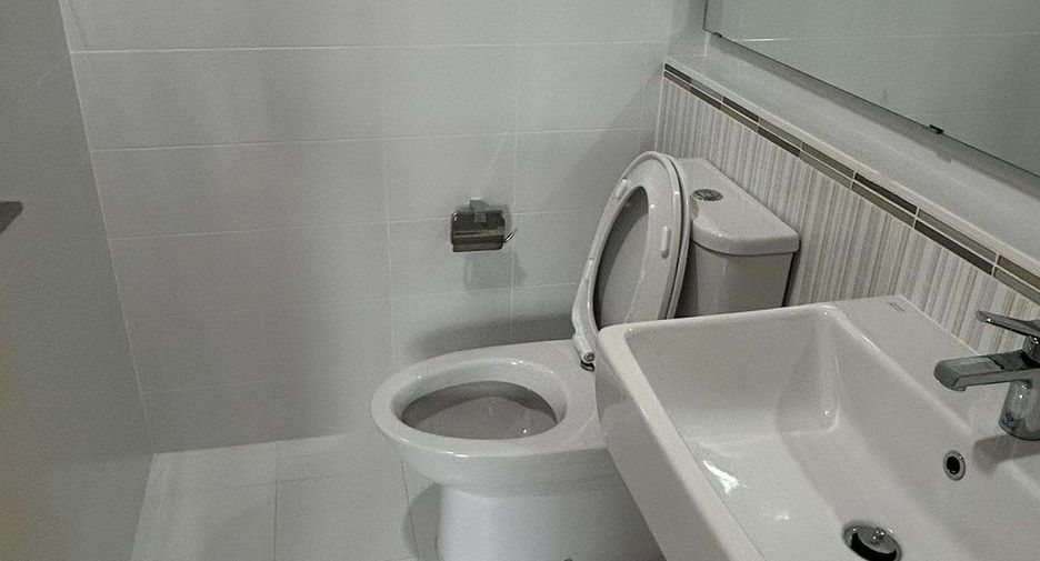 For rent 2 bedrooms townhouse in Bang Phli, Samut Prakan