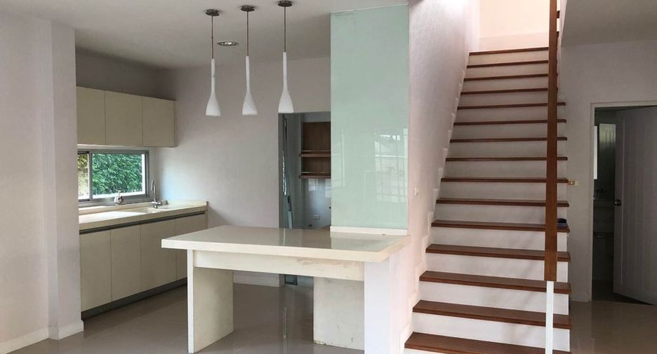 For rent 3 bedrooms house in Prawet, Bangkok