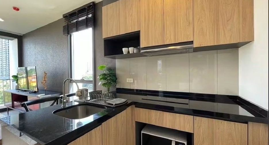 For rent 2 bedrooms condo in Watthana, Bangkok