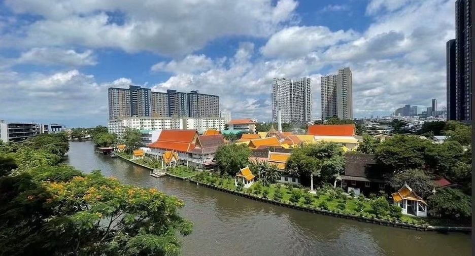 For rent 2 bedrooms condo in Watthana, Bangkok