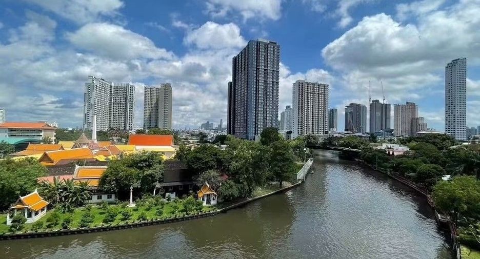 For rent 2 bedrooms condo in Watthana, Bangkok