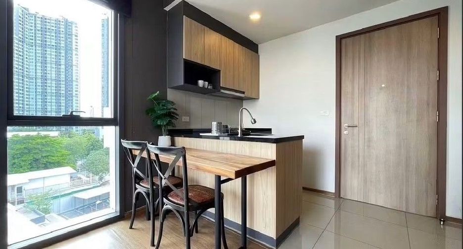 For rent 2 bedrooms condo in Watthana, Bangkok