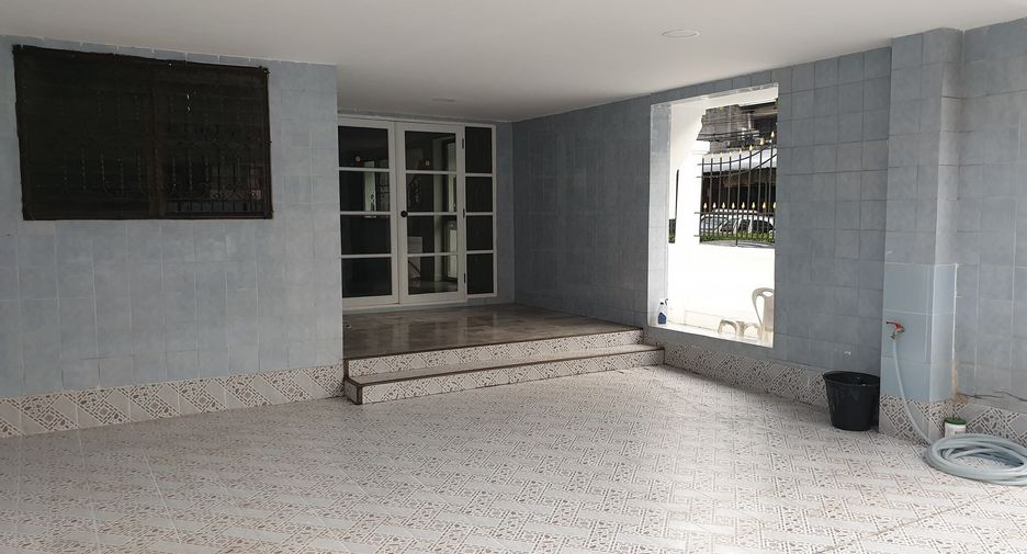 Reihenhaus zum Kauf mit 4 Zimmer in Bang Khae, Bangkok