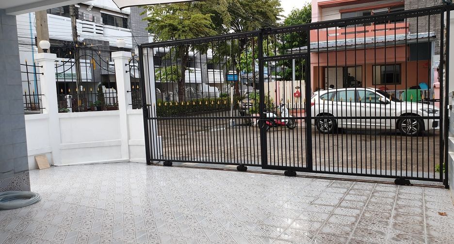Reihenhaus zum Kauf mit 4 Zimmer in Bang Khae, Bangkok