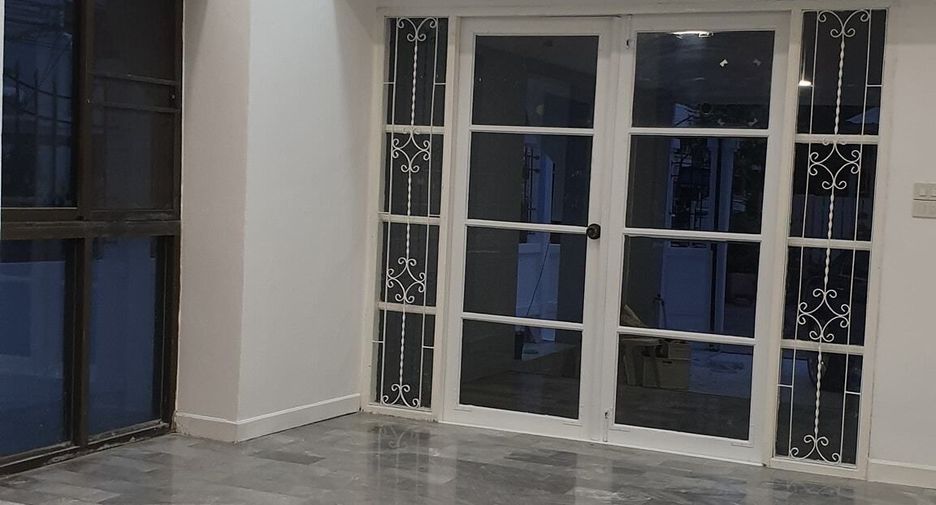 Reihenhaus zum Kauf mit 4 Zimmer in Bang Khae, Bangkok