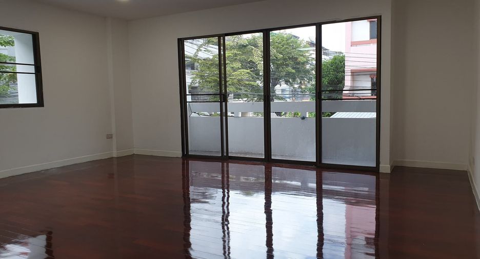 Reihenhaus zum Kauf mit 4 Zimmer in Bang Khae, Bangkok