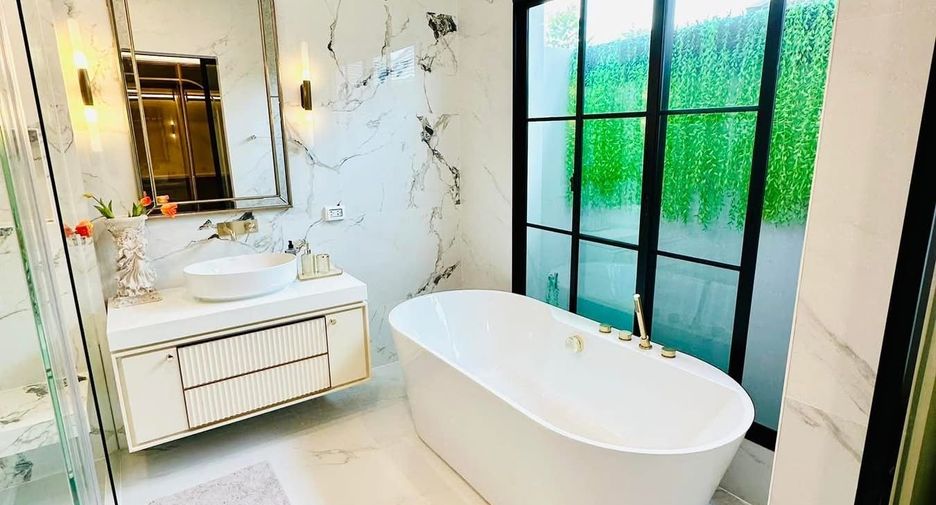 Casa en venta de 4 habitaciones en Saphan Sung, Bangkok