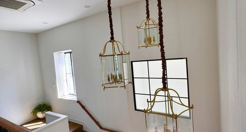 Casa en venta de 4 habitaciones en Saphan Sung, Bangkok